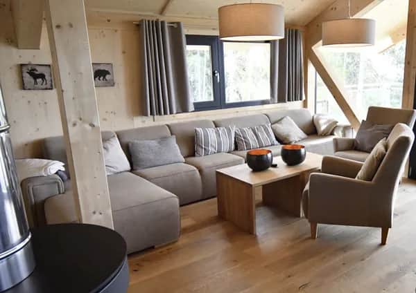Moderne Wohnzimmergestaltung - Cosmo Home